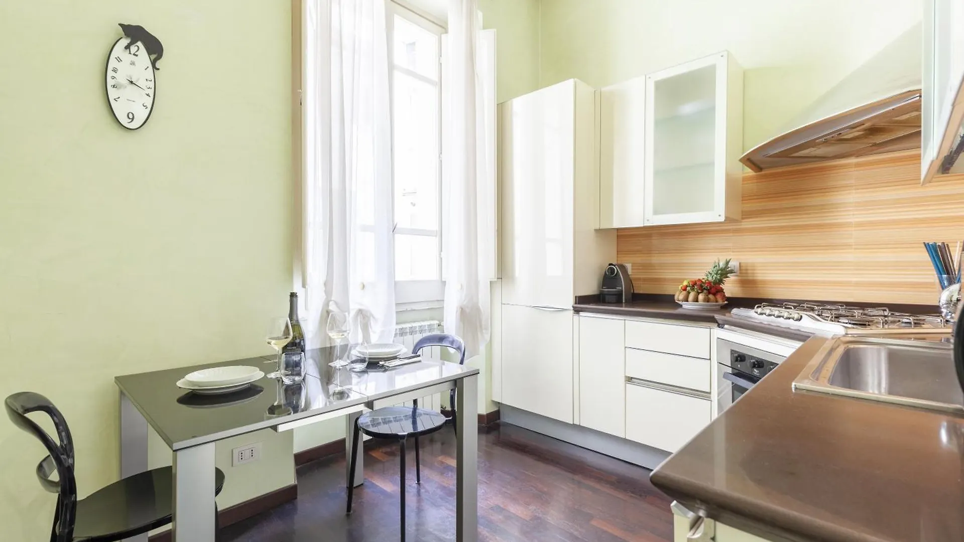 Hostly-Urban Oasis Turati-Few Steps From Colosseum Italy