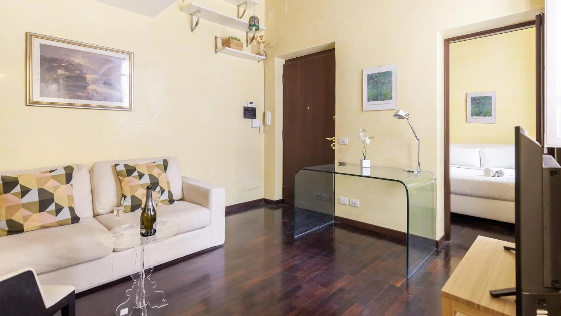 Hostly-Urban Oasis Turati-Few Steps From Colosseum Apartment