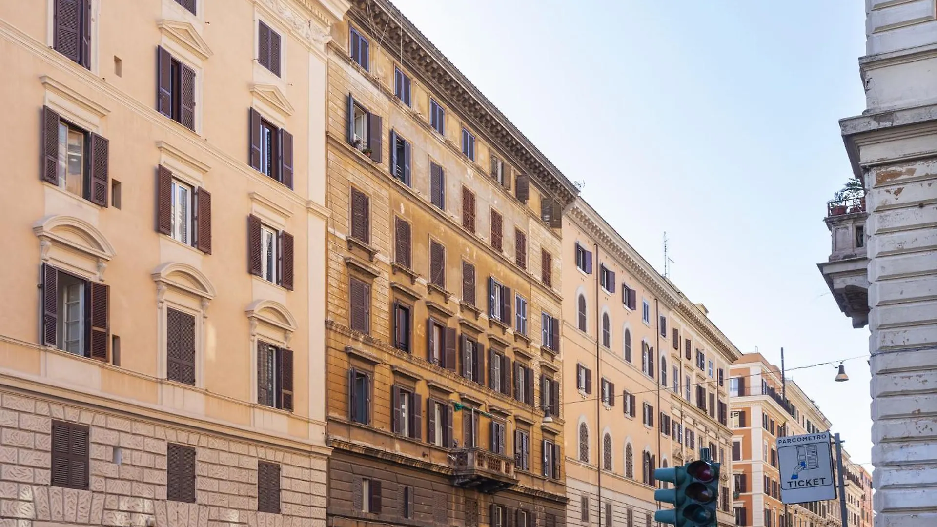 Hostly-Urban Oasis Turati-Few Steps From Colosseum Apartment