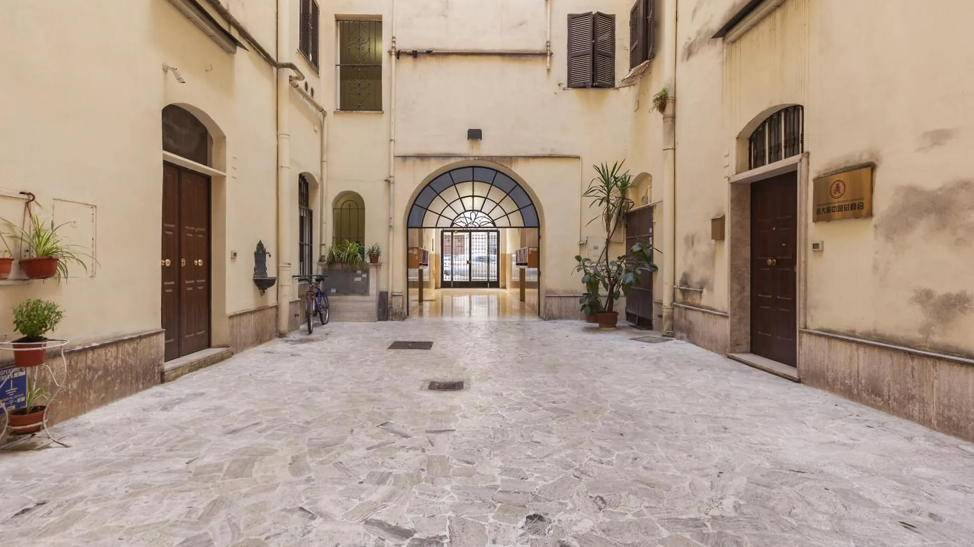 Hostly-Urban Oasis Turati-Few Steps From Colosseum إيطاليا